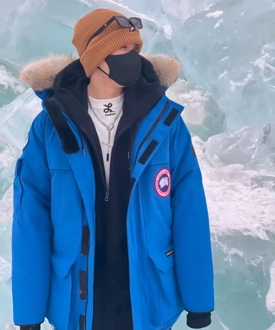 加拿大鹅Canada Goose
远征女款 XL码  带毛领款 原价税后$2435