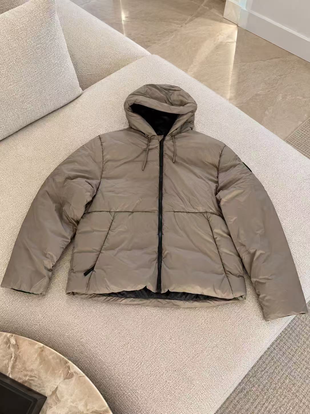 Canada Goose 加拿大鹅男款XL
只要$680，原价税后$971